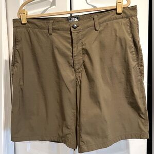 NORTH FACE / Men’s Olive Color Shorts, Pockets , Belt Loops, 9” Inseam
